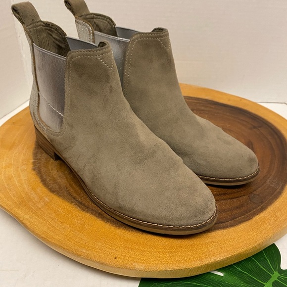 Toms Leather Rustic Distressed Silver Accent Slip On Booties - Picture 5 of 10